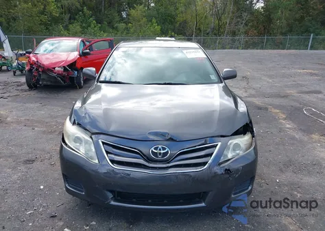 2010 Toyota Camry Le z USA, uszkodzony, nr VIN 4T4BF3EK2AR003318